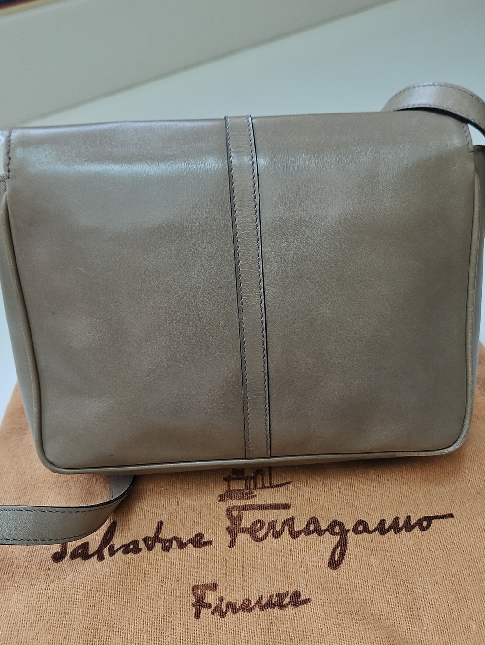 Salvatore Ferragamo Vintage Vitello Crossbody Bag - Picture 5 of 16